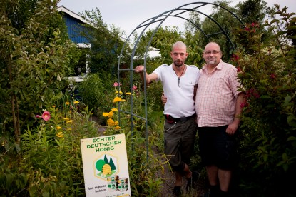 Gleicher Name, gleiches Geschlecht: Fred (links) und Thomas Rikkers sind seit zehn Jahren ein staatlich anerkanntes Paar. (Foto: Miguel Ferraz für die taz nord, www.miguelferraz.de)